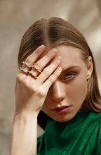 Carica l&#39;immagine nel visualizzatore di Gallery, Anello Hold Me
